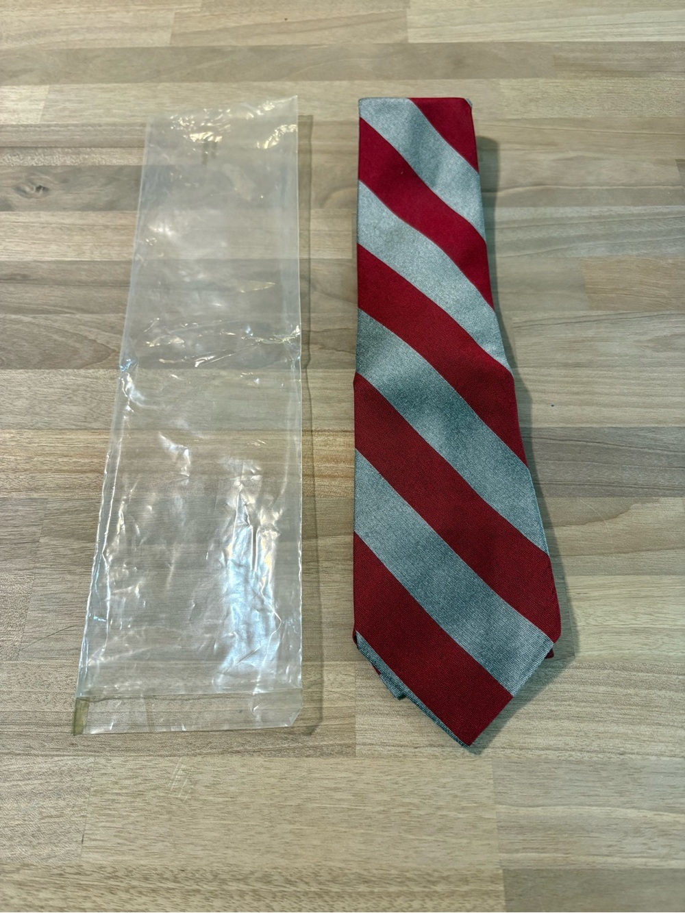 NWT Vintage Men's Striped Tie in Red and Silver Gray